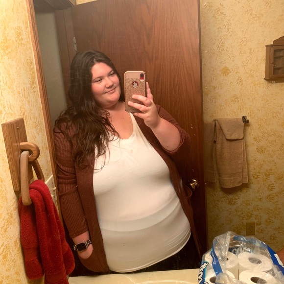 Meet your Posher, Cheyenne - Picture 3 of 4